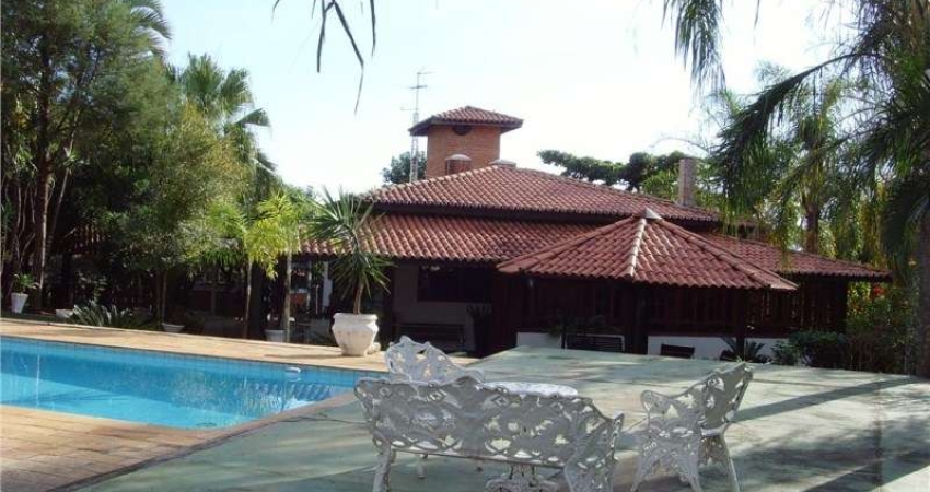 Casa de luxo no Condomínio Colina dos Coqueiros em Valinhos-SP: 5 quartos, 5 suítes, 4 salas, 5 banheiros, 6 vagas, 750m².