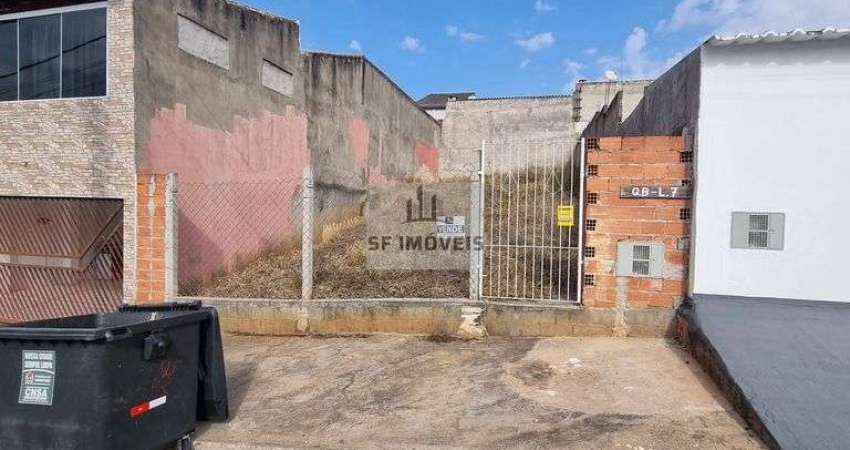 Òtimo terreno de 162m², em aclive, à venda no Parque das Paineiras