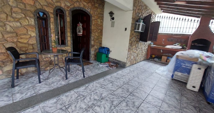Linda Casa à Venda 03 quartos na Trindade São Gonçalo/RJ.