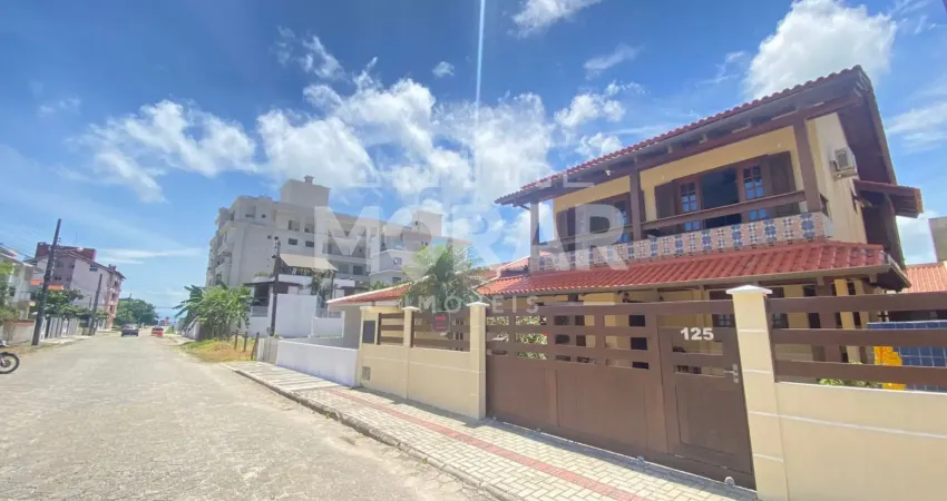 Excelente casa no canto grande - 3 suítes, com spa aquecido 5 lugares + edícula com 1 suíte. valor r$3.800.000,00. aceita proposta! agende agora mesmoa a sua visita!