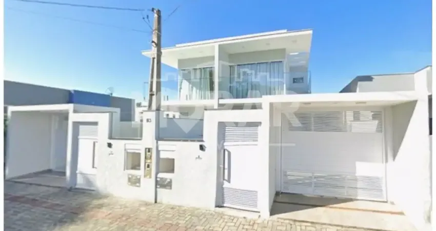 Sobrado duplex com 03 dormitórios, sendo 01 suíte, zimbros - bombinhas  ótima localização a apenas 450 metros da praia de zimbros.