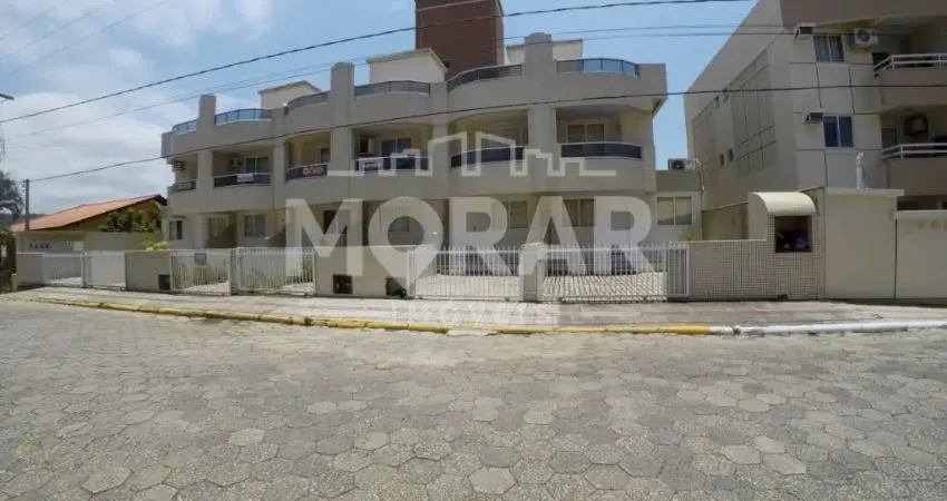 Sobrado duplex com dois dormitórios, sendo uma suíte, bombas - bombinhas  ótima localização a apenas 200 metros da praia de bombas.