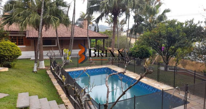 AMPLA CASA CONDOMÍNIO COM 03 QUARTOS Á VENDA -COND. ARUJÁ CLUBE -ARUJÁ