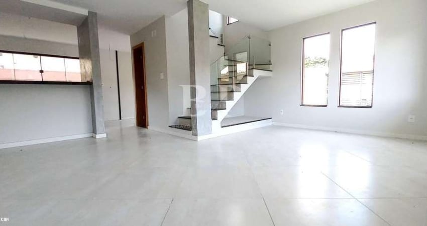 Casa em Condomínio para Venda em Teresópolis, Alto, 3 dormitórios, 1 suíte, 3 banheiros, 1 vaga