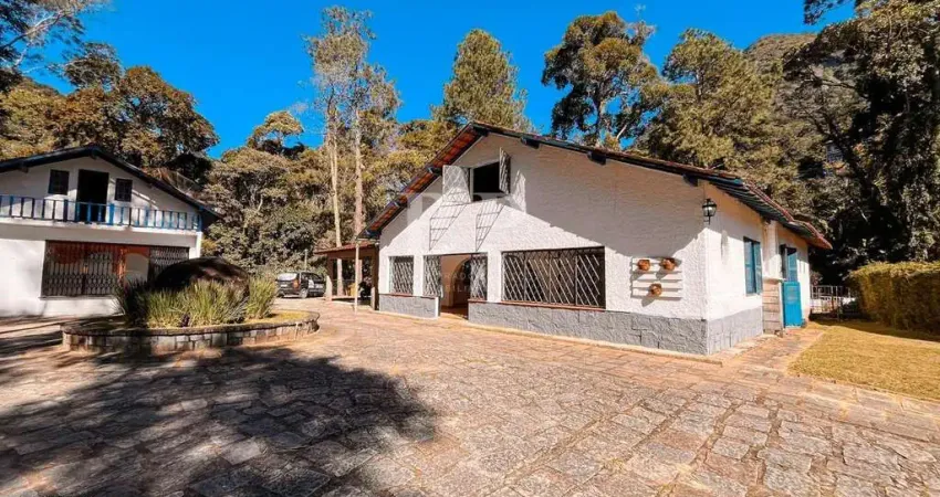 Casa para Venda em Teresópolis, Granja Guarani, 5 dormitórios, 3 suítes, 5 banheiros, 2 vagas