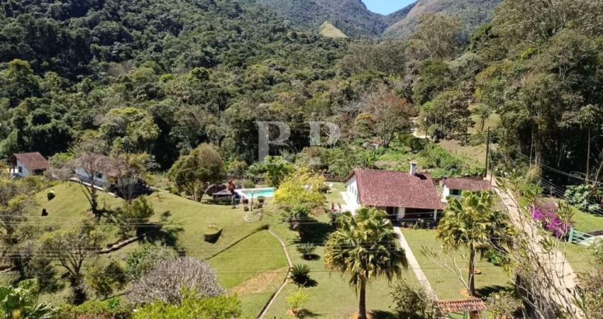 Sítio / Chácara para Venda em Teresópolis, Vargem Grande, 5 dormitórios, 2 suítes, 4 banheiros, 2 vagas