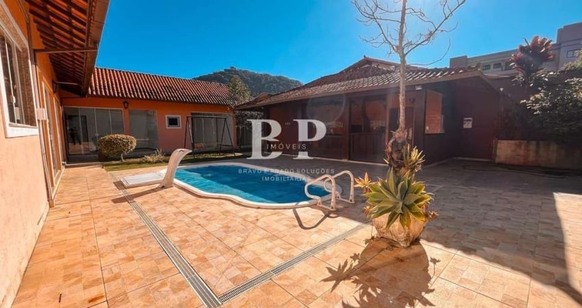 Casa para Locação em Teresópolis, Alto, 3 dormitórios, 1 suíte, 4 banheiros, 3 vagas