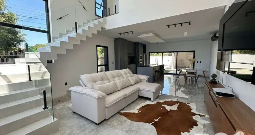 Casa de alto padrão a venda, totalmente mobiliada, com 2 dormitórios, 1 suite e 2 vagas no centro de Nova Santa Rita.
