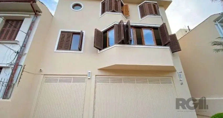 Excelente casa de 465m² com 3 dormitórios e 5 vagas de garagem.