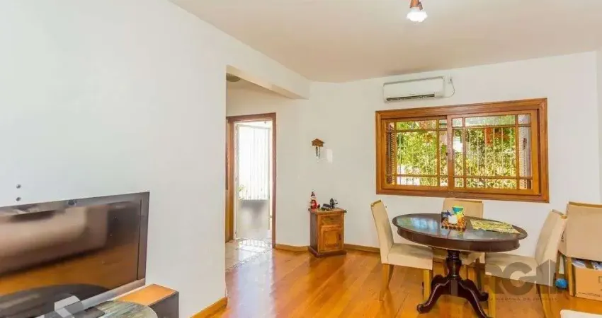 Casa com 2 quartos à venda na Travessa Chateaubriand, 187, Passo das Pedras, Porto Alegre