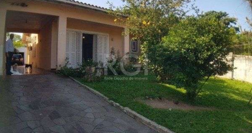 Casa para Venda - 252m², 3 dormitórios, 2 vagas - Belém Novo