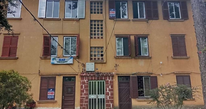 Vende no IAPI, último andar, dois lances de escada, reformado