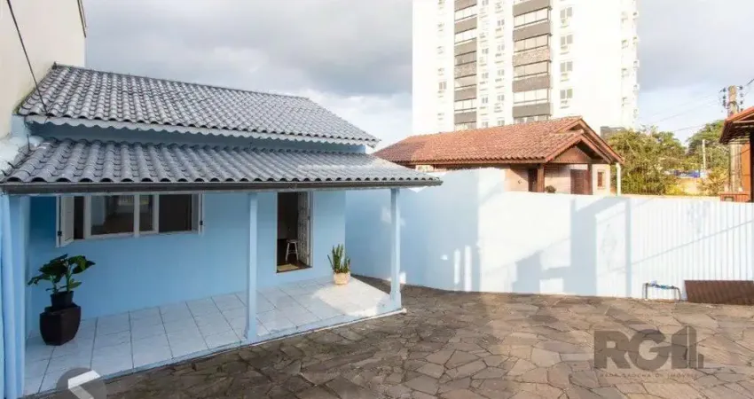 Casa com 2 quartos à venda na Avenida Eduardo Prado, 167, Cavalhada, Porto Alegre