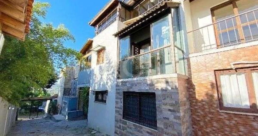 Casa Condominio em Porto Alegre, no bairro Ipanema, com 3 dormitório(s), e 3 banheiros, à venda.