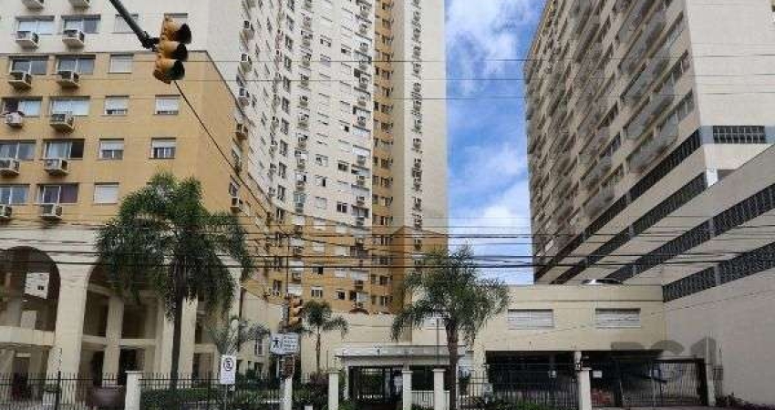 Apartamento em Porto Alegre, no bairro Santo Antônio, com 3 dormitório(s), e 3 banheiros, à venda.