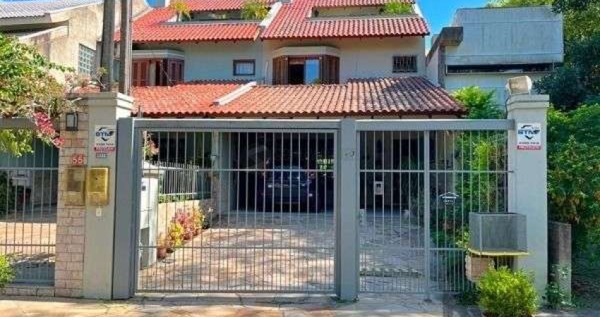Casa em Porto Alegre, no bairro Ipanema, com 3 dormitório(s), e 3 banheiros, à venda.