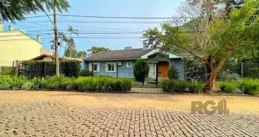 Casa em Porto Alegre, no bairro Ipanema, e 0 banheiros, à venda.