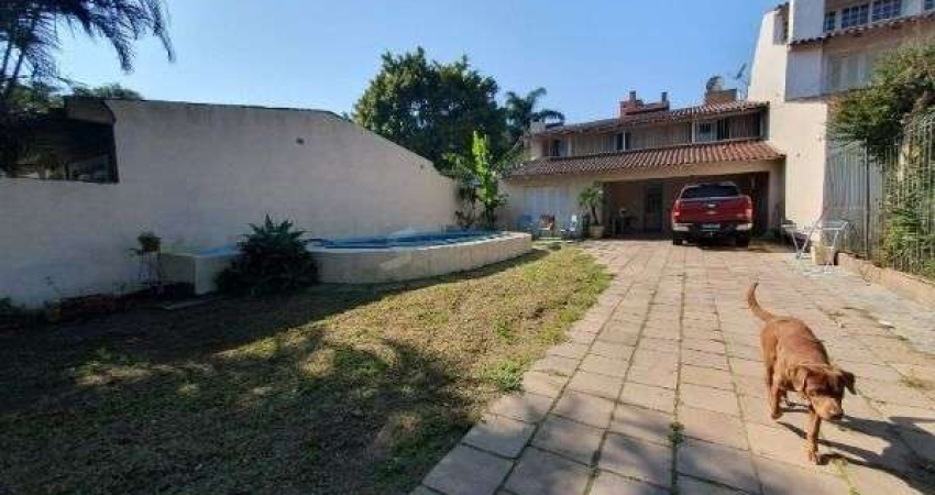 Casa em Porto Alegre, no bairro Espírito Santo, com 4 dormitório(s), e 4 banheiros, à venda.