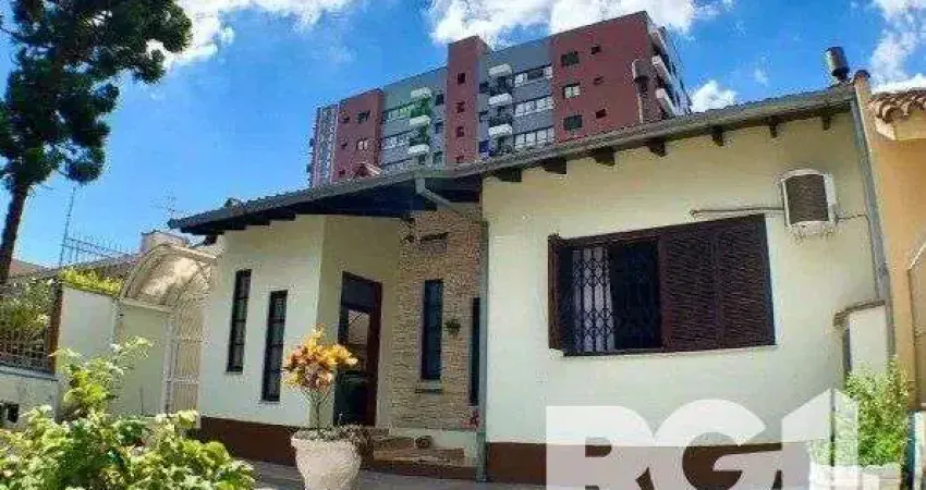 Casa com 3 quartos à venda na Rua General Pedro Bittencourt, 337, Passo da Areia, Porto Alegre