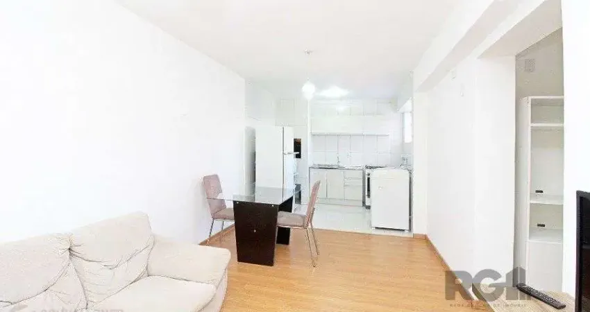 Apartamento 2 dormitórios com excelente localização, ventilado e iluminado., mobiliado, com churrasqueira , split nos quartos.