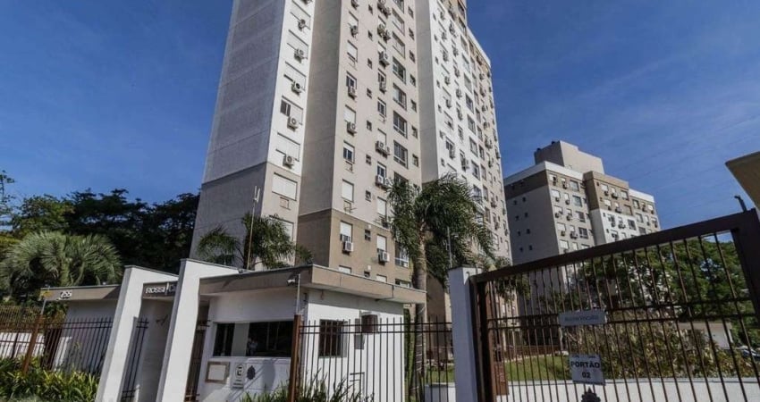 Excelente apartamento semi mobiliado de 3 quartos (dormitórios) transformados em 2 quartos, suíte, churrasqueira e 2 vagas de garagem no bairro Jardim Carvalho em Porto Alegre.