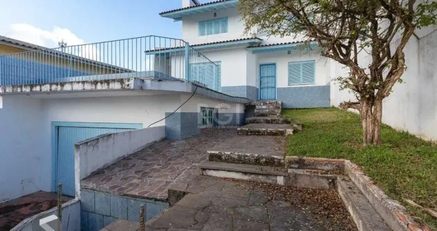 Casa com piscina em localização nobre no bairro tristeza com vista para rio guaíba.