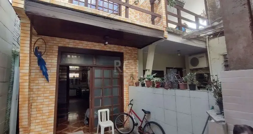 Casa com 6 quartos à venda na Avenida Eduardo Prado, 1874, Cavalhada, Porto Alegre