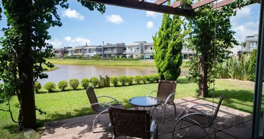 Oportunidade única! casa em condomínio à beira do lago com 4 suítes, sendo uma térrea e uma suíte master espetacular!