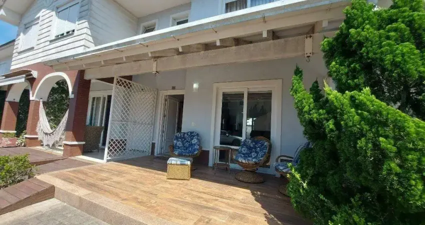Casa em Condomínio Fechado com 3 quartos e 150m² privativos