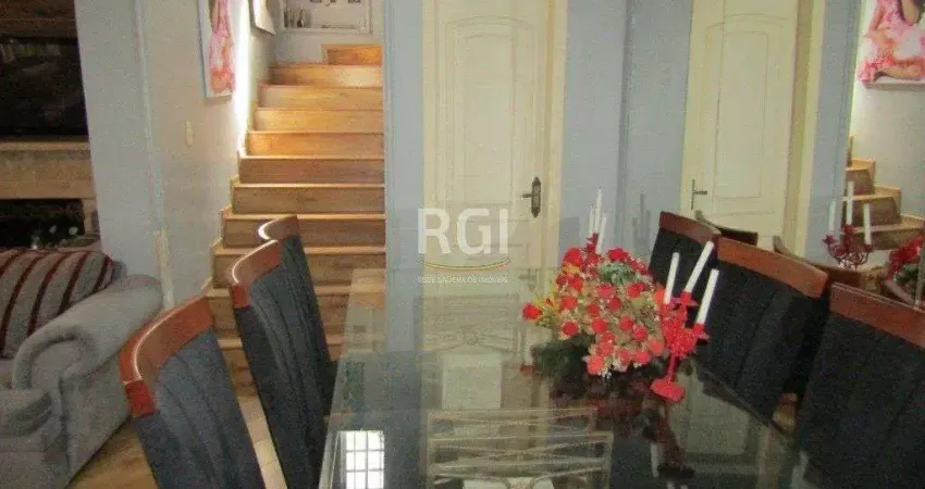 Casa para Venda - 300m², 2 dormitórios, sendo 1 suites, 3 vagas - Belém Novo