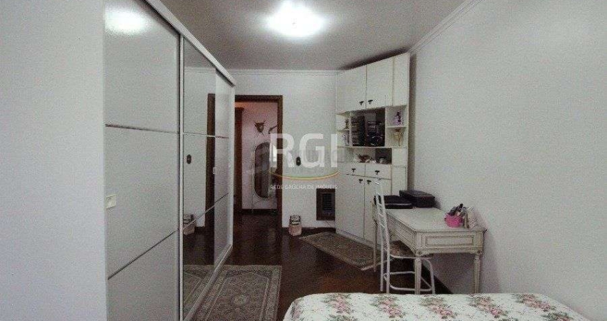 Casa para Venda - 280m², 3 dormitórios, 2 vagas - Petrópolis