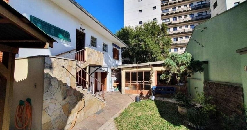 Casa para Venda - 250m², 4 dormitórios, sendo 1 suites, 4 vagas - Centro