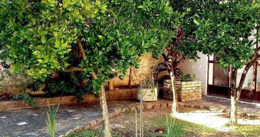 Casa para Venda - 170m², 4 dormitórios, sendo 1 suites, 2 vagas - Tristeza