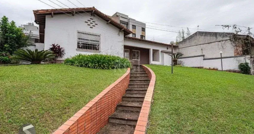 Casa com 3 quartos à venda na Rua Riveira, 612, Petrópolis, Porto Alegre