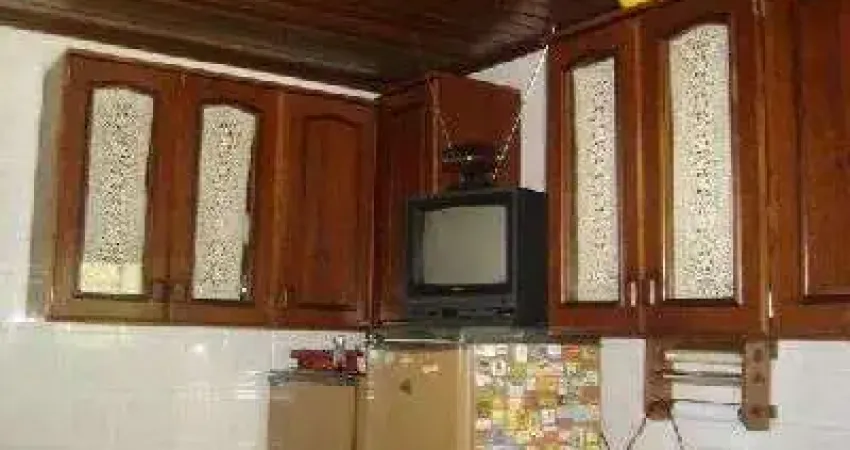 Casa em Porto Alegre, no bairro Ipanema, com 3 dormitório(s), e 3 banheiros, à venda.