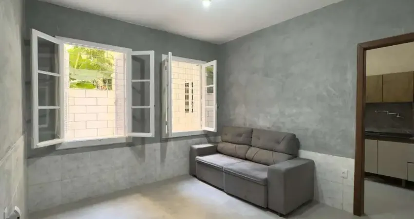 Casa com 3 quartos à venda na Rua Washington Luiz, 383, Centro Histórico, Porto Alegre