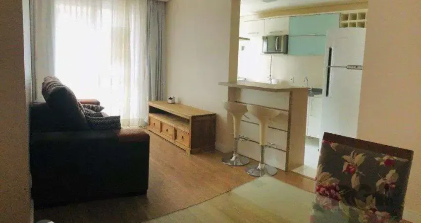 Lindo apartamento mobiliado e equipado. 2 quartos (1 suíte), 2 vagas e pátio.