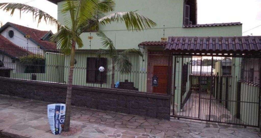 Prédio residencial de 338m² com 4 apartamentos independentes no bairro Santa Tereza