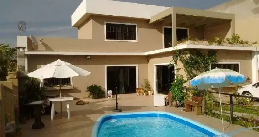 Casa para Venda - 200m², 3 dormitórios, 2 vagas - Centro