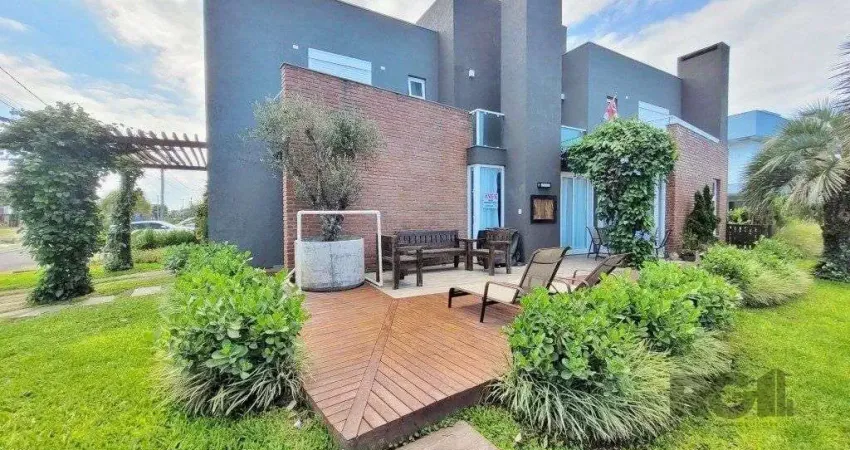 Excelente Sobrado de esquina, com vista para o lago, próximo ao clube social, no Condomínio Acqualina Beach, localizado na praia de Maristela , em Xangri-La,. Possui 4 dormitórios, sendo 3 suítes,