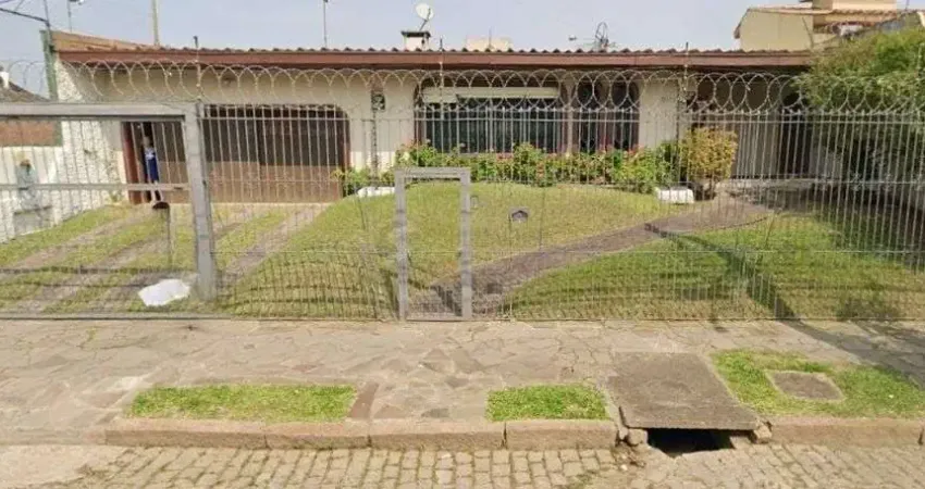 Casa com 4 dormitórios no Bairro Guarujá