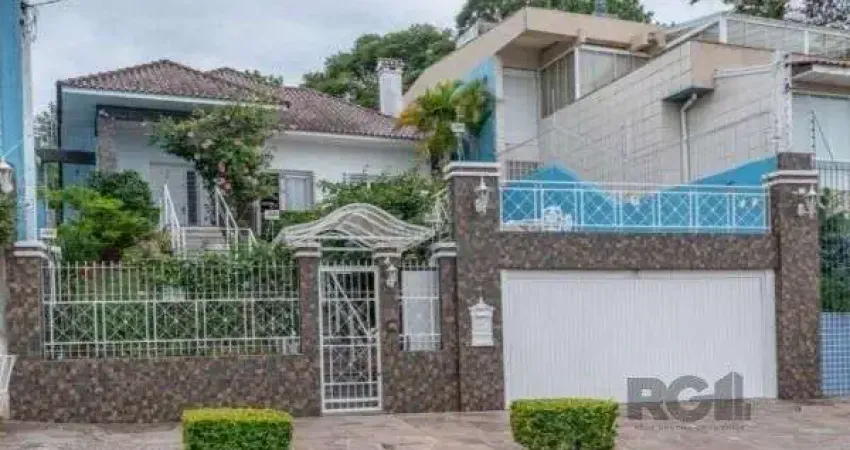 Casa em Porto Alegre, no bairro Vila Assunção, com 3 dormitório(s), e 3 banheiros, à venda.