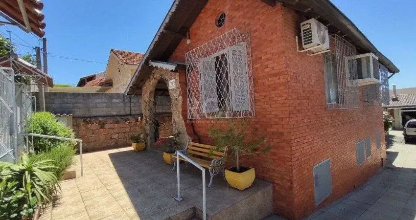 Casa para Venda - 142.8m², 4 dormitórios, 5 vagas - Teresópolis