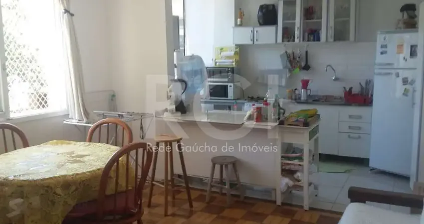 Apartamento com 2 quartos , baixo custo condominial no Menino Deus!