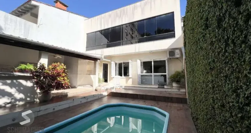 Casa semimobiliada com 3 suítes, 236m² privativos, e pátio com piscina à 700m do iguatemi - bairro passo da areia!