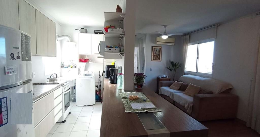 Apartamento 2 dormitórios mobiliado com vaga e elevador no Alto Petrópolis