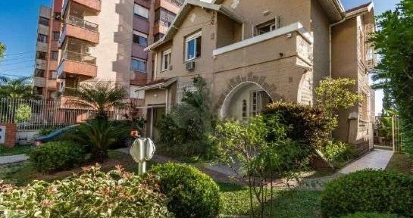 Casa com 4 quartos à venda na Rua Dário Pederneiras, 435, Petrópolis, Porto Alegre