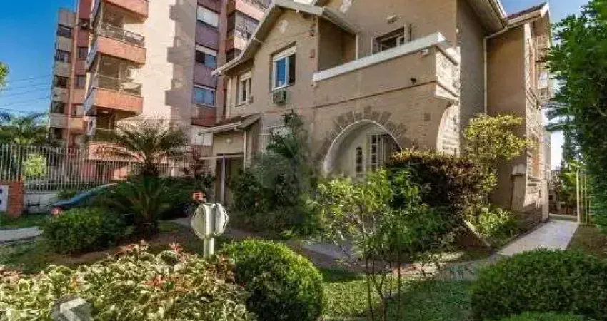 Casa com 4 quartos à venda na Rua Dário Pederneiras, 435, Petrópolis, Porto Alegre