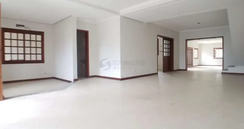 Casa para Venda - 378m², 4 dormitórios, sendo 3 suites, 7 vagas - Guarujá