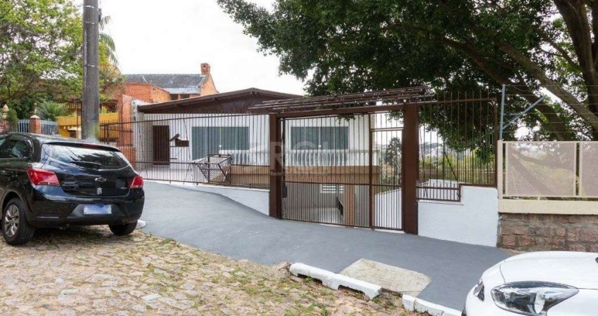 Casa para Venda - 454.7m², 5 dormitórios, sendo 1 suites, 8 vagas - Teresópolis